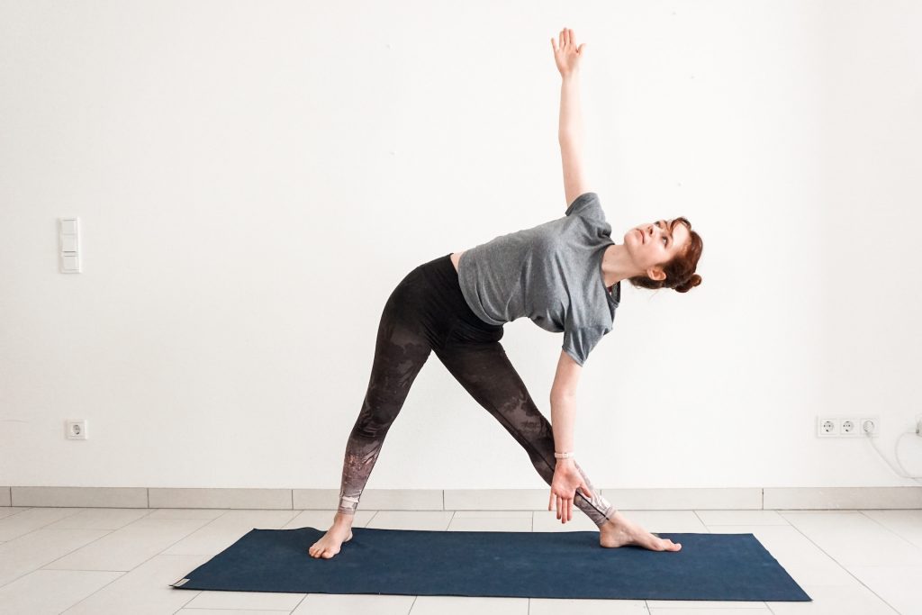 How to use yoga block for beginners in triangle pose