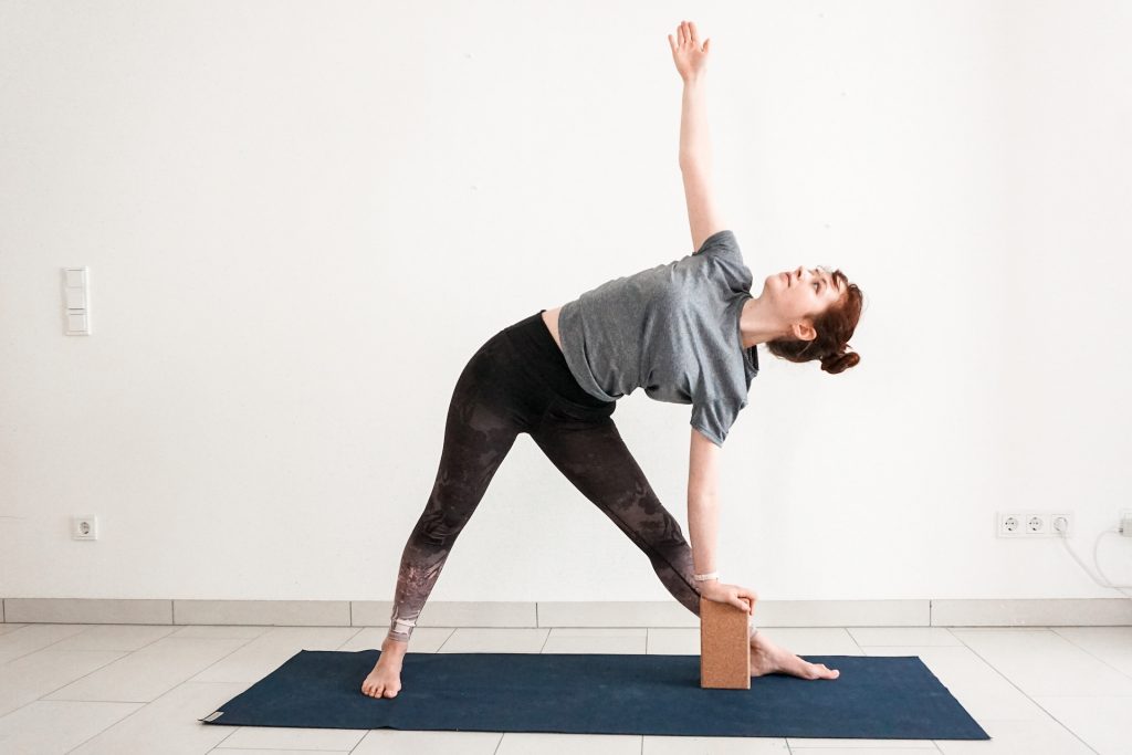 How to use yoga block for beginners in triangle pose