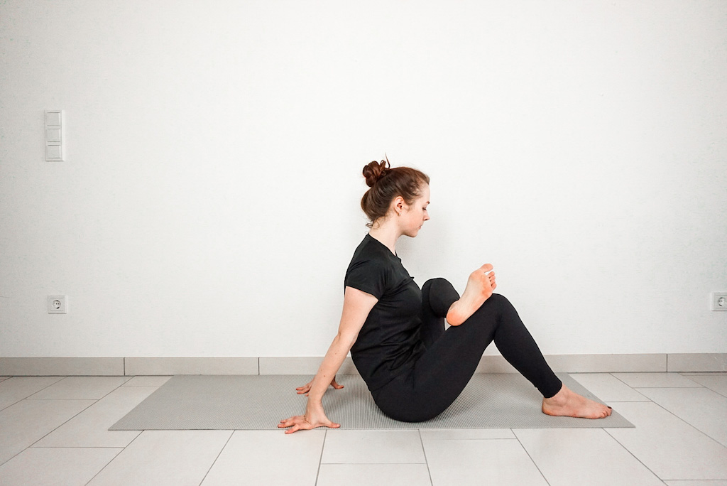 seated figure four hip stretch