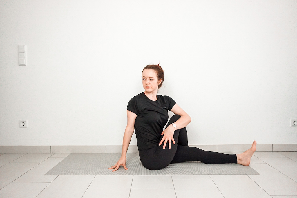 seated twist hip stretch