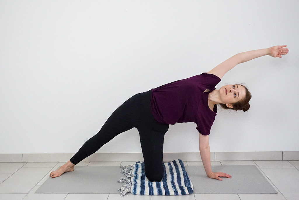 yoga blanket for sensitive knees
