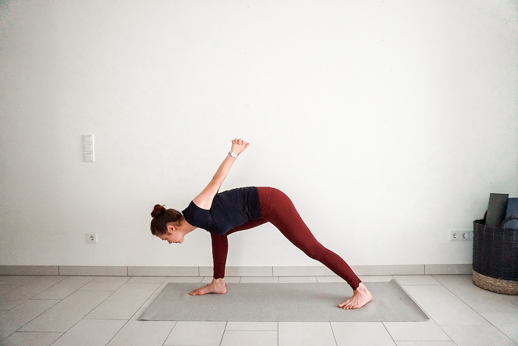 Warrior I (Virabhadrasana I) – Yoga Poses Guide by WorkoutLabs