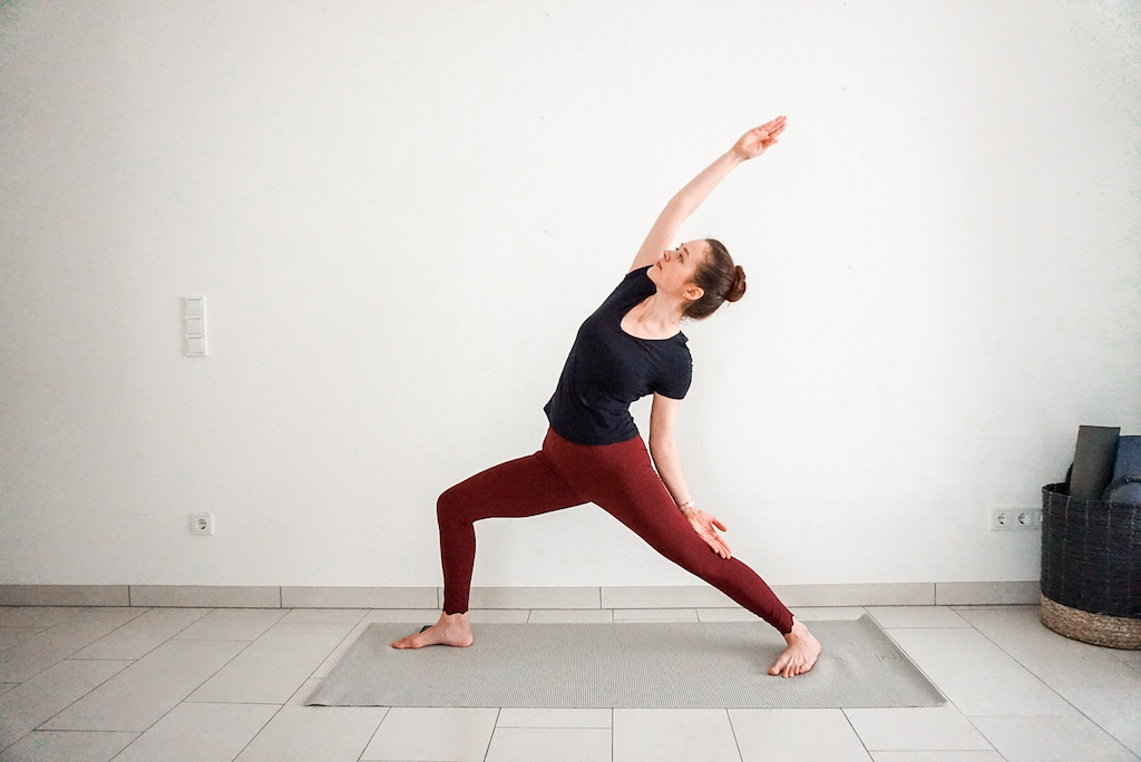 How to Do Reverse Warrior Pose in Yoga –