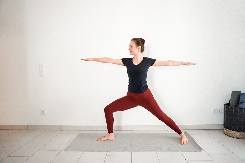 6 Warrior Pose Variations: Virabhadrasana For Beginners – Yoga