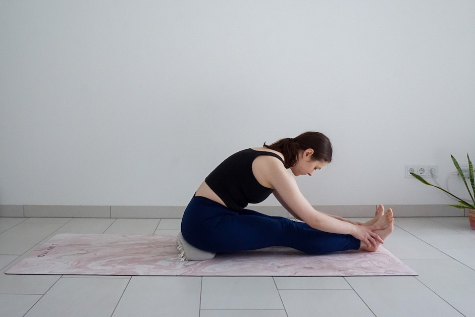 10 Ways To Use A Yoga Bolster – Yoga with Uliana