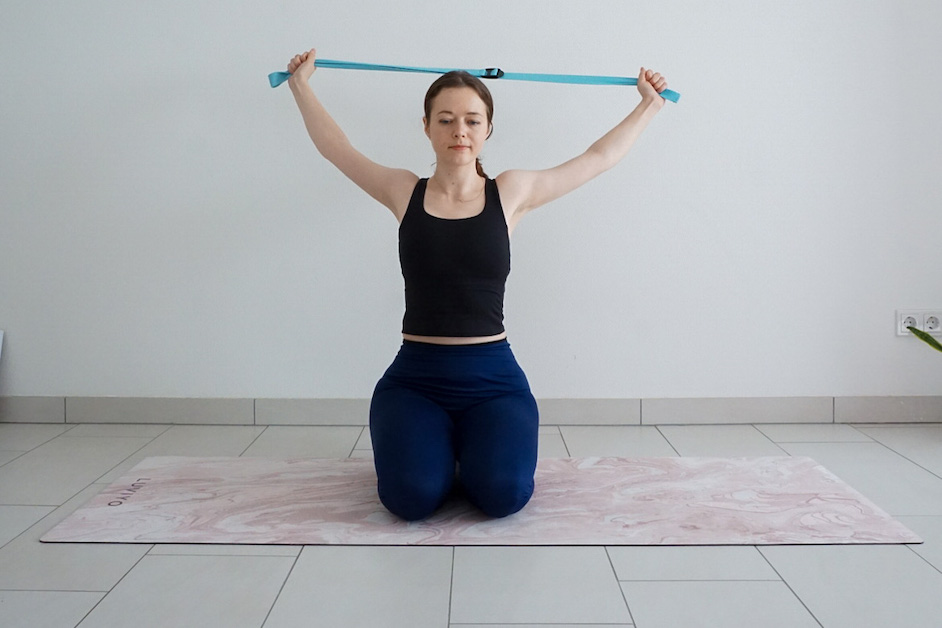 11 Ways To Use A Yoga Strap/Yoga Belt – Yoga with Uliana