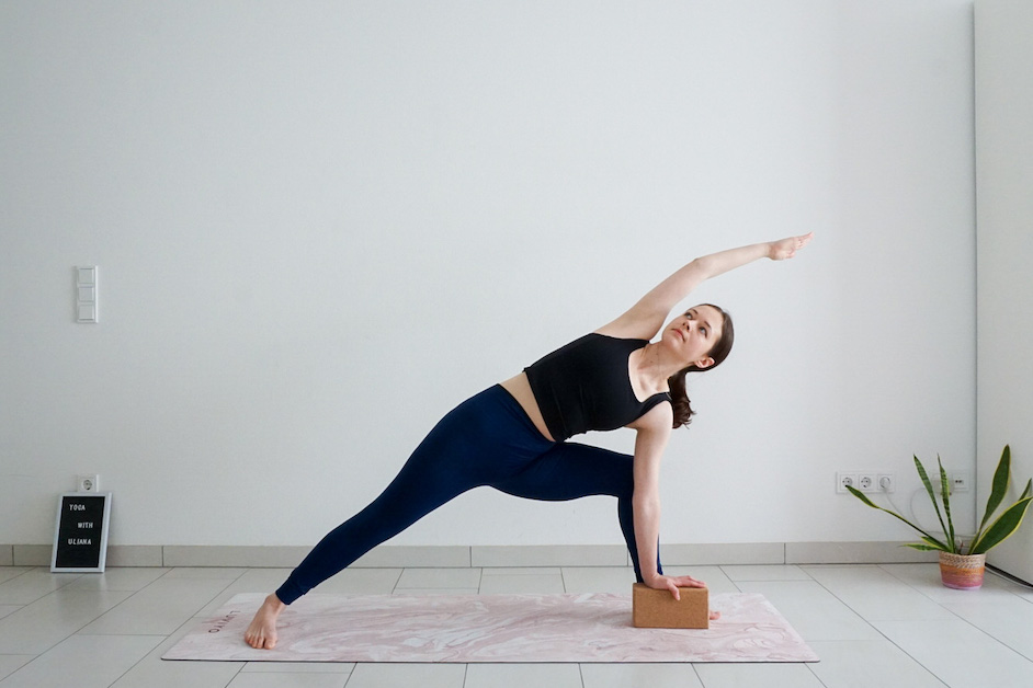 How to Use Yoga Blocks: 5 Poses to Try. Nike IN